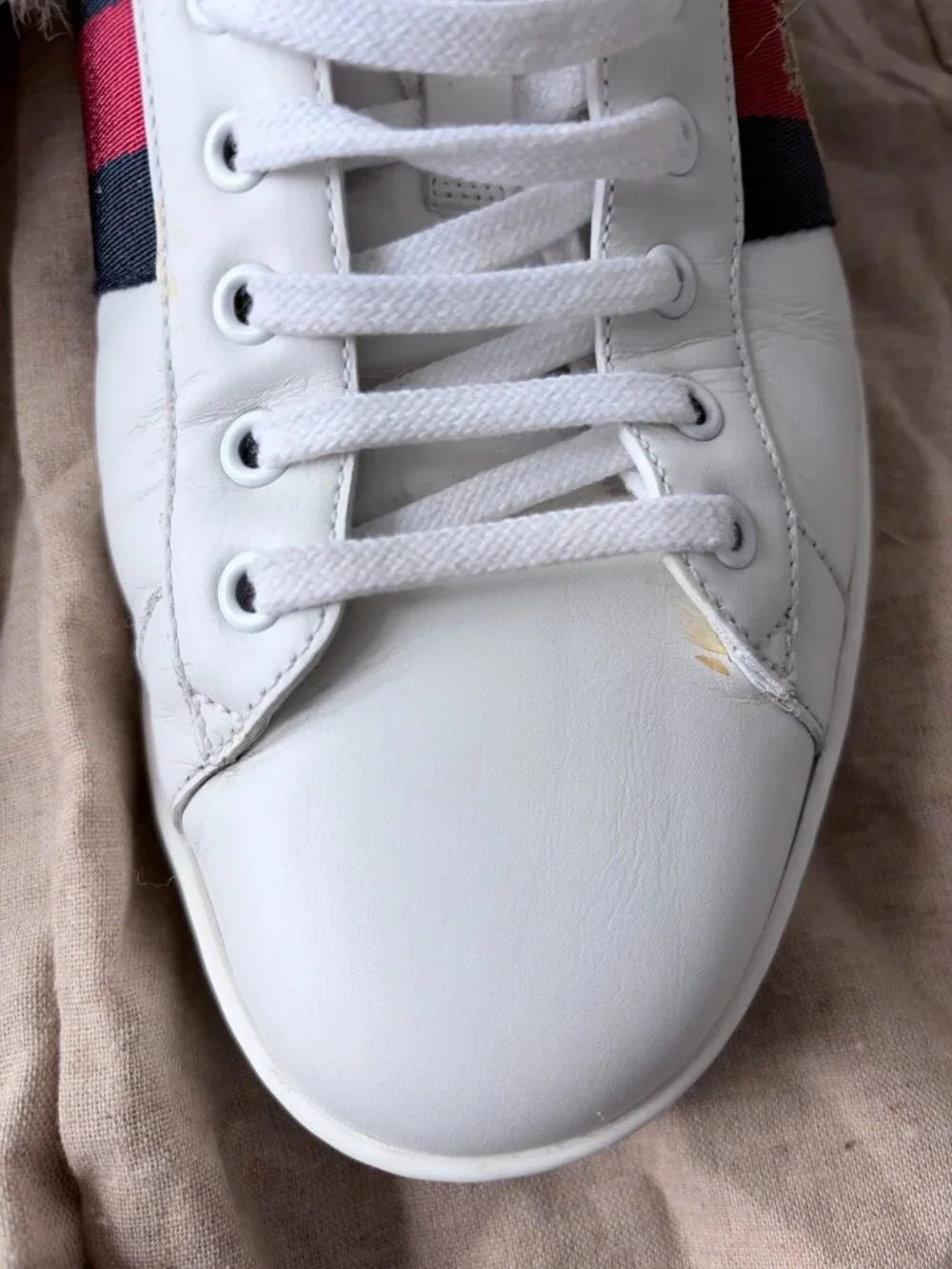 Gucci elegant sneakers